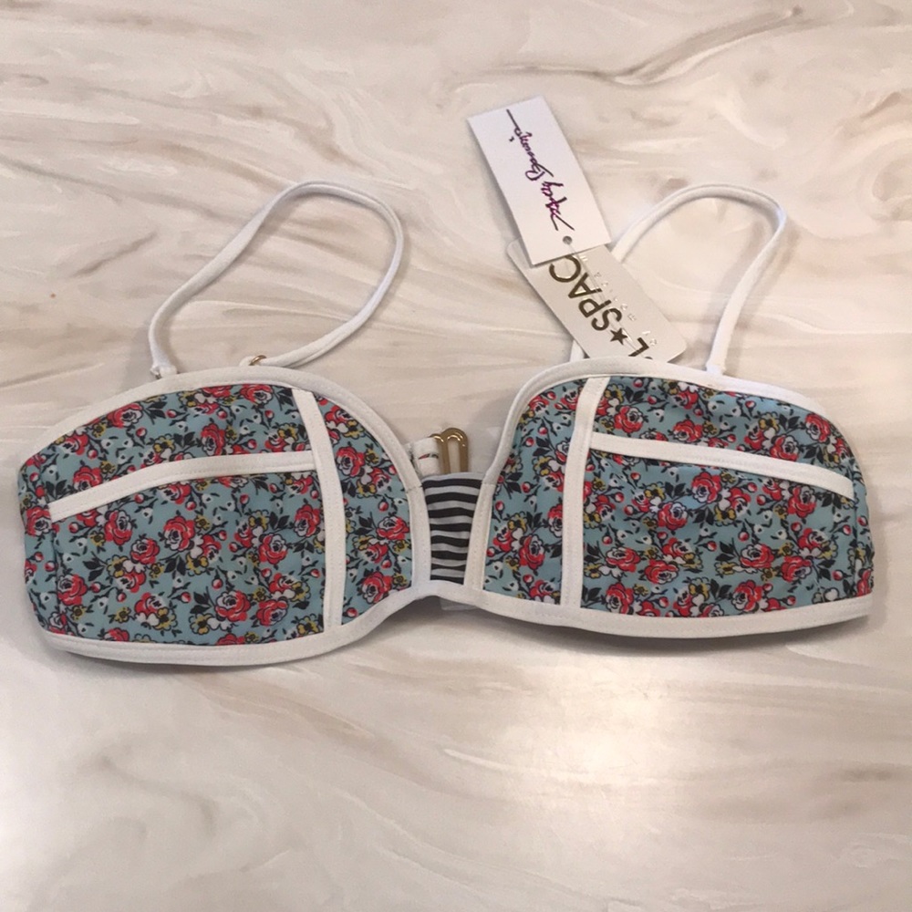 Convertible bandeau bikini top. Size medium.